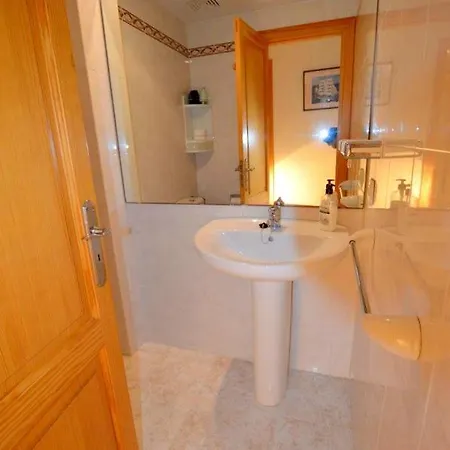 Apartamento Con Terraza Cerca Del Mar